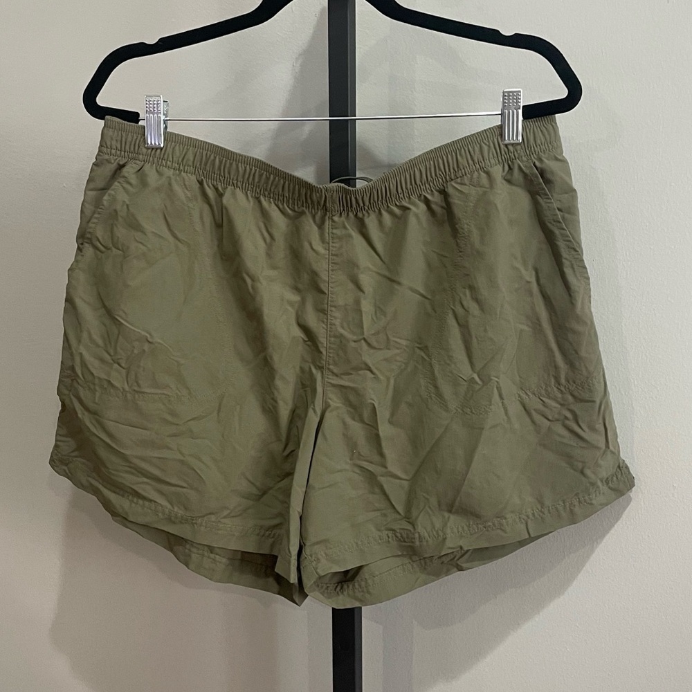 Columbia Army Green Pull On Shorts Size XL